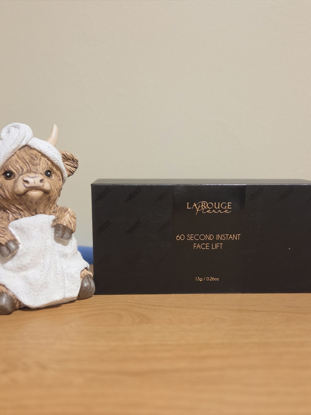 La Rouge 60 Second Instant Face Lift – Black and Gold